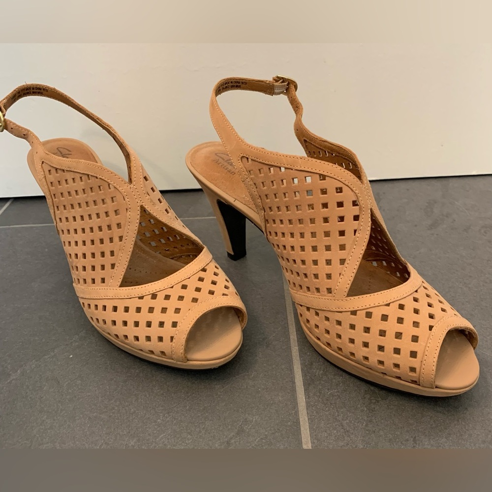 Clarks Artisan Leather platform heels, taupe; buckle strap